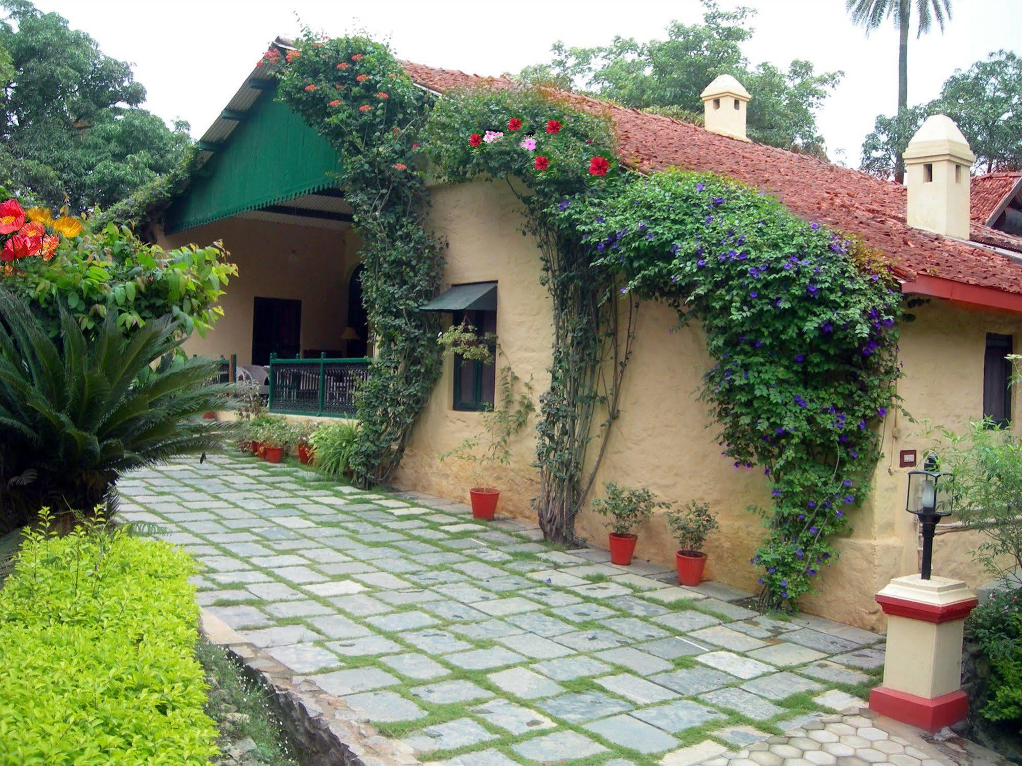 Welcomheritage Connaught House Ābu Exteriör bild