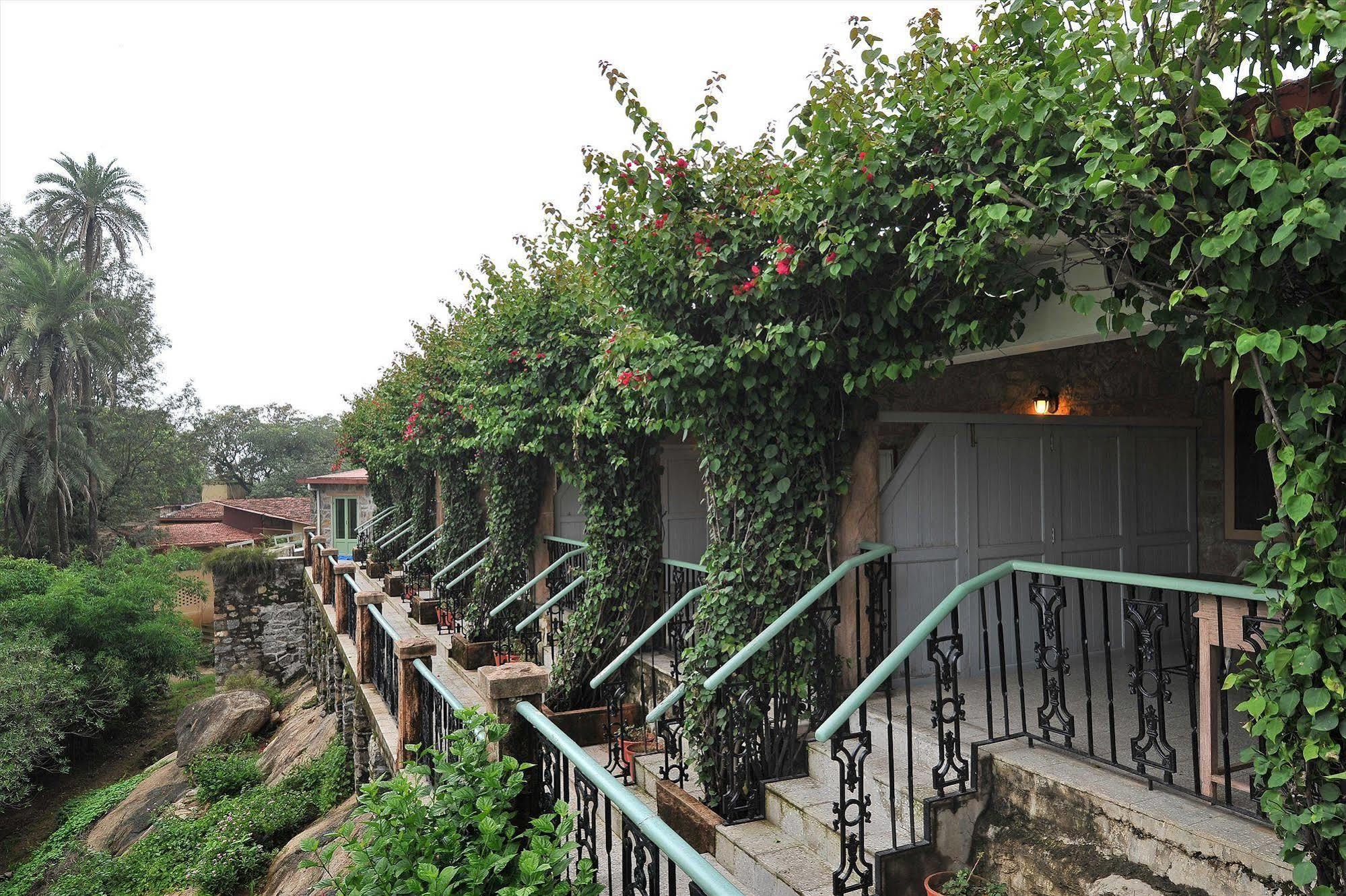 Welcomheritage Connaught House Ābu Exteriör bild