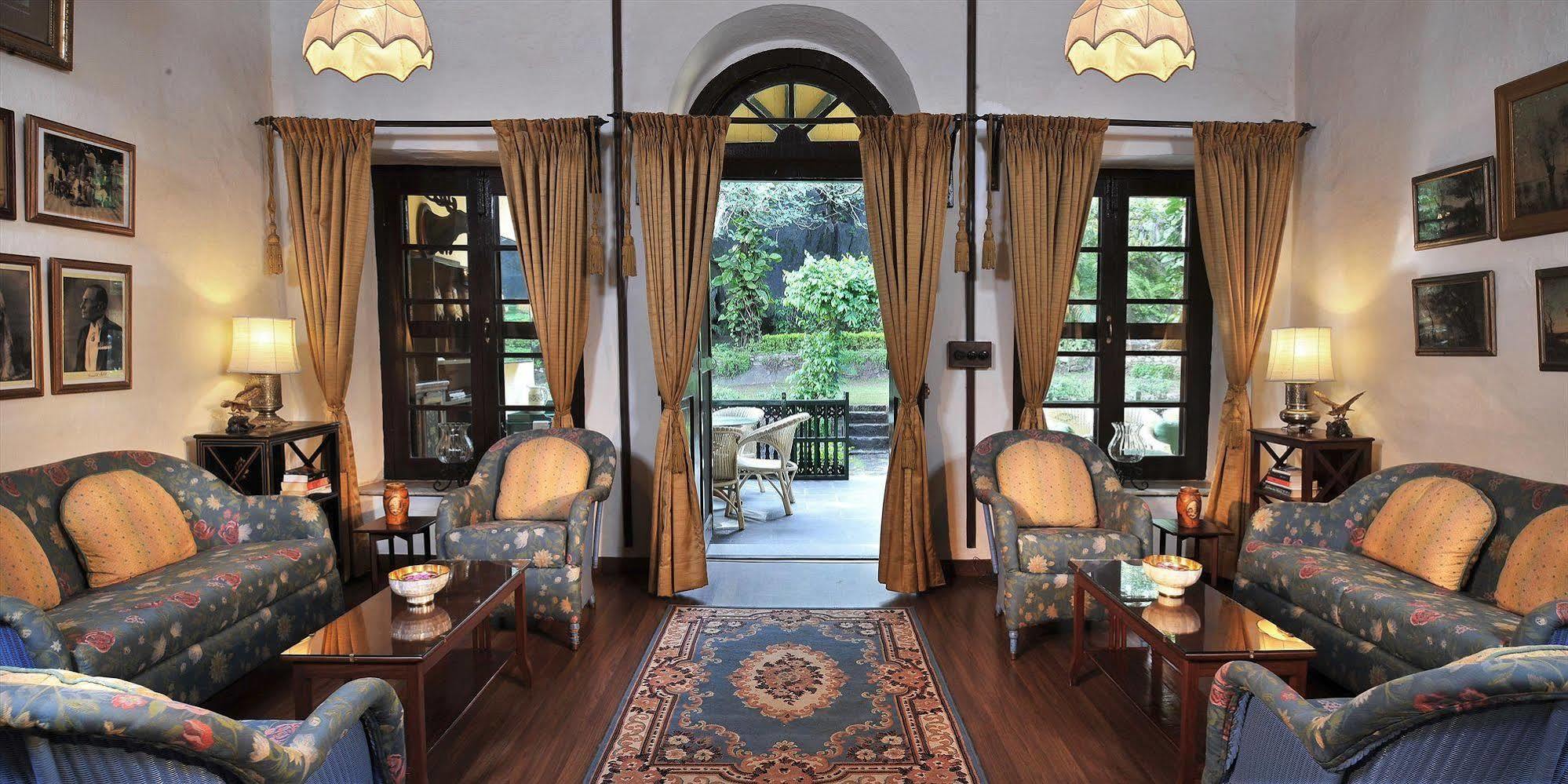 Welcomheritage Connaught House Ābu Exteriör bild